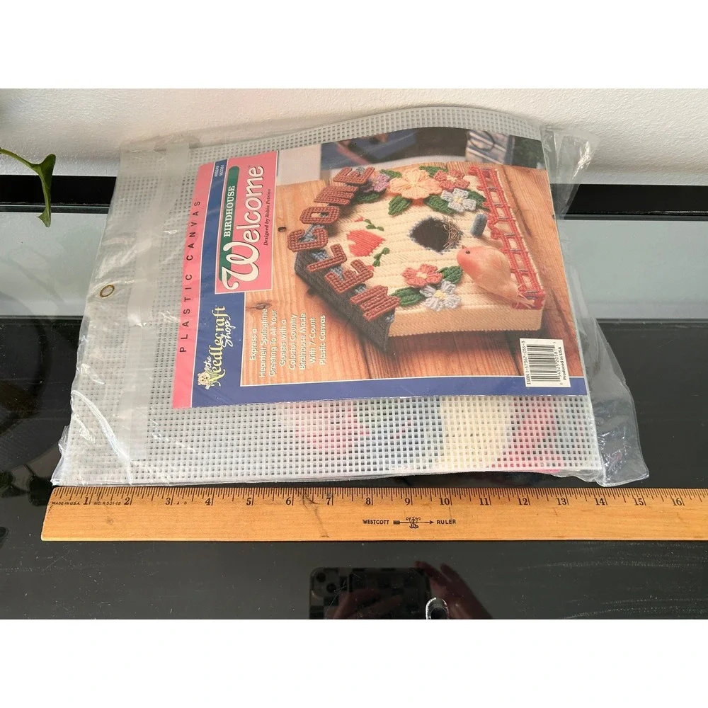 Needlecraft Shop Birdhouse Welcome Plastic Canvas Kit 7-Count Robin Petrina READ